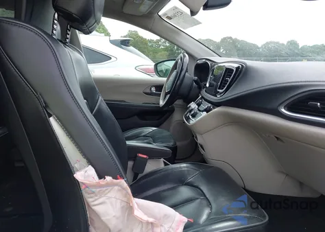 2018 Chrysler Pacifica Limited z USA, uszkodzony, nr VIN 2C4RC1GG4JR252090